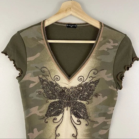 !SOLD! FANG Vintage Y2K Green Camo V Neck Flutter Sleeve Butterfly Graphic Tee - Picture 2 of 8